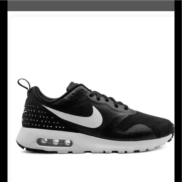 Nike Shoes - Nike Air Max Tavas
